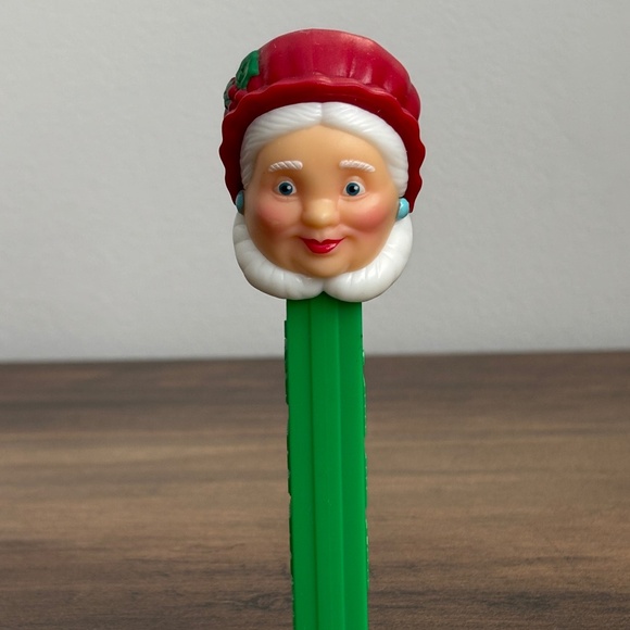 MRS CLAUS Holiday CHRISTMAS Candy PEZ Dispenser Green Red & White Feet 2006 - Picture 1 of 8